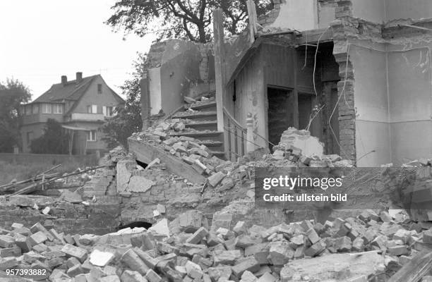 Abegrissene Mauern eines privaten Hauses in Magdeborn, undatiertes Foto vom Juli 1978. 1978 musste die lezten Berwohner des einst 3.000 Einwohner...