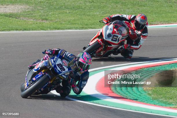 Alex Lowes of Great Britain and PATA Yamaha Official WorldSBK Team leads Jordi Torres of Spain and MV Augusta Reparto Corse during the 2018...