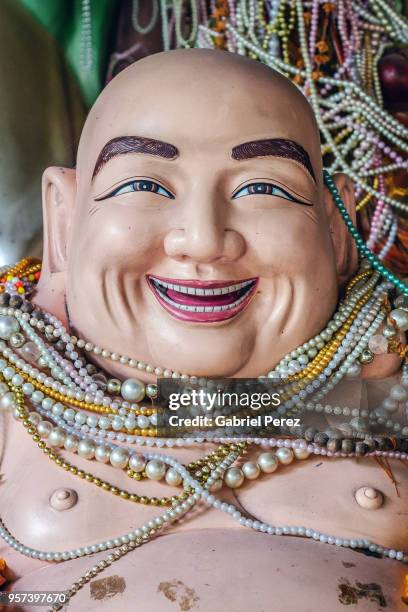 budai: the laughing chinese monk of chiang mai, thailand - shichi fukujin stockfoto's en -beelden