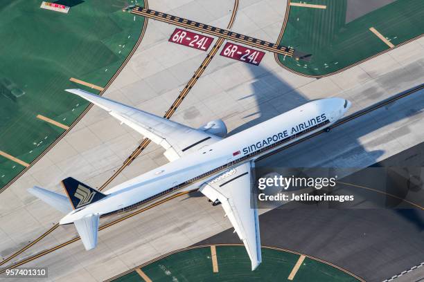 singapore airlines boeing 777-300/er - boeing 777 foto e immagini stock