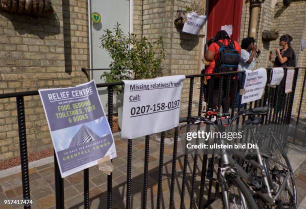 London,UK. 14th June 2017.Local residents looking for vicims of the environmental chaos helped by the Methodist church© Julio Etchart/Alamy Live News