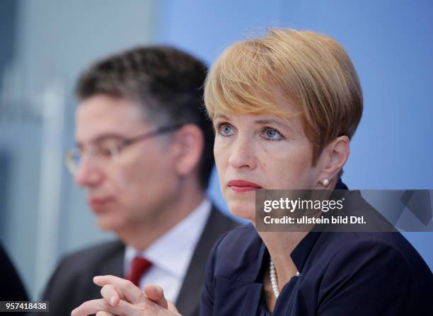 Sebastian Schröder, Staatssekretär im Ministerium für Bildung, Wissenschaft und Kultur des Landes Mecklenburg-Vorpommern, Dr. Martina Münch,...