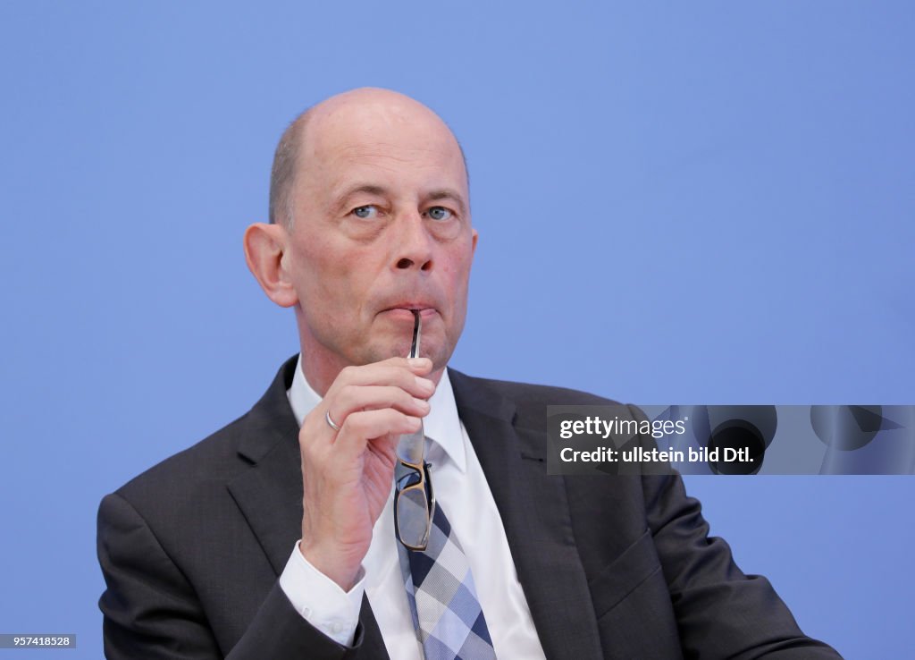 Wolfgang Tiefensee recalls Leipzig's failed 2004 Olympic bid process Wolfgang Tiefensee recalls Leipzig's failed 2004 Olympic bid process