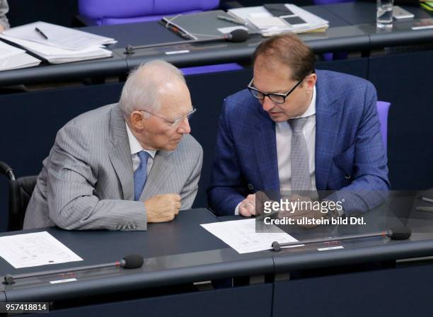 Wolfgang Schäuble, CDU, seit 2009 Bundesminister der Finanzen, Verkehrsminister Alexander Dobrindt , Deutschland, Berlin, Bundestag / Plenum, 2. Juni...