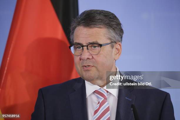 Deutschland, Berlin, Außenminister Sigmar Gabriel trifft rumänischen Außenminister Teodor Viorel Melescanu,