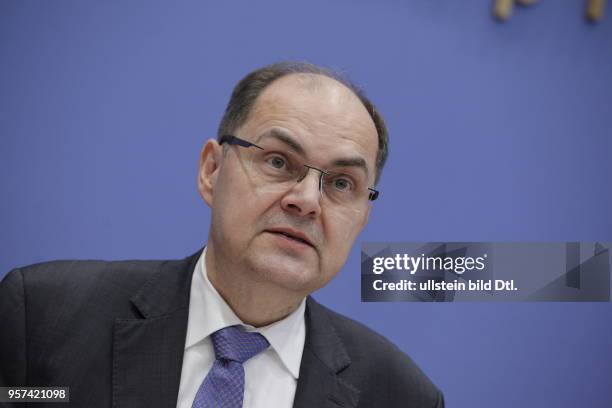 Bundesminister für Ernährung und Landwirtschaft Christian Schmidt, Deutschland, Berlin, Bundespressekonferenz, Thema: Deutschland, wie es isst, der...