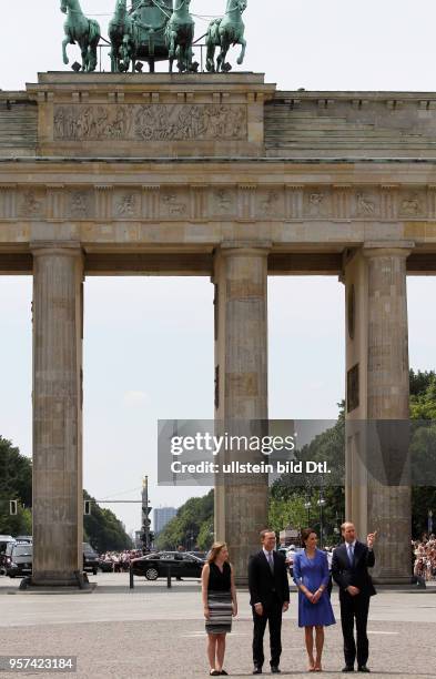 In Berlin - Brandenburger Tor mit Bürgermeister Michael Müller