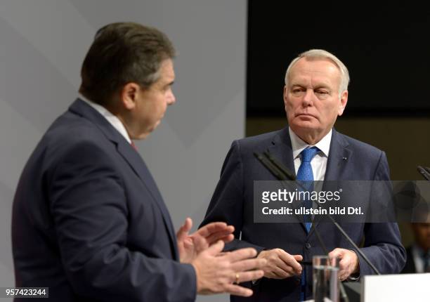 Sigmar GABRIEL , Minister for Foreign Affairs of Germany , and his french colleague Jean-Marc AYRAULT during G20 summit