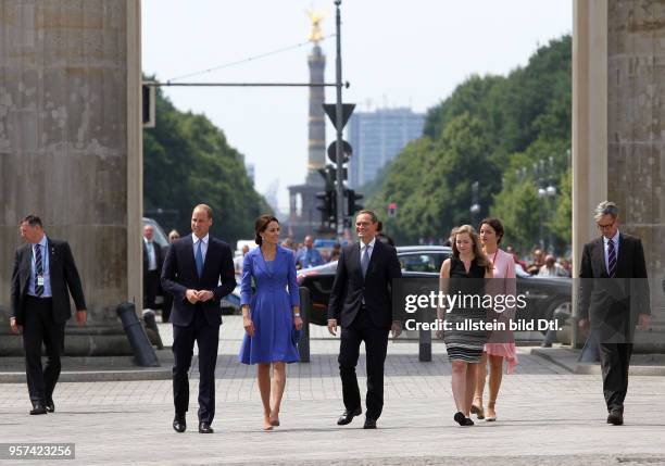 In Berlin - Brandenburger Tor mit Bürgermeister Michael Müller