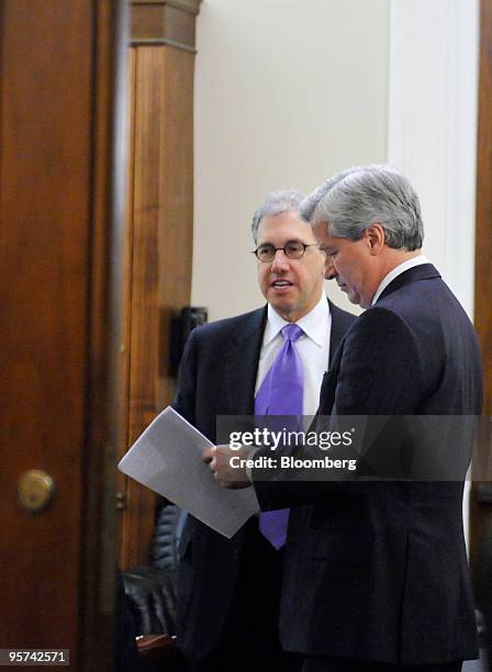 Jamie Dimon, chairman, president and chief executive officer of JPMorgan Chase & Co, right, arrives to testify before the Financial Crisis Inquiry...