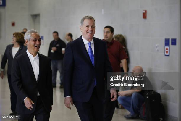 Doug Parker, chairman and chief executive officer of American Airlines Group Inc., right, and Rahm Emanuel, mayor of Chicago, arrive for an event to...