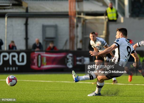 Louth , Ireland - 11 May 2018; Patrick Hoban of Dundalk scores his side's first goal from a penalty during the SSE Airtricity League Premier Division...