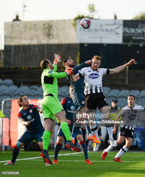 Louth , Ireland - 11 May 2018; Seán Hoare of Dundalk in action against Mitchell Beeney, left, and Rhys McCabe of Sligo Rovers during the SSE...