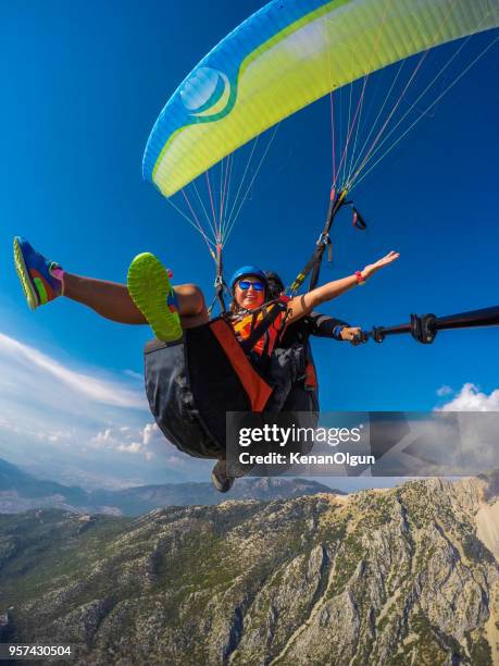 paragliding - paragliding stockfoto's en -beelden