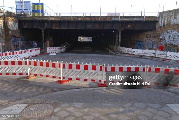 Der Gleimtunnel unter Mauerparkgelaende ist nach dem Starkregen- Unwetter Ende Juli wegen Ueberschwemmung seither fuer denAuto- Durchgangsverkehr...