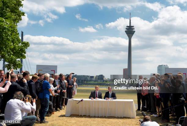 Signing of the coalition treaty for Northrhine-Westfalia : Christian LINDNER and Armin LASCHET