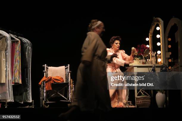 Die Schauspieler Désirée Nick , Manon Straché aufgenommen bei Proben zu dem Theaterstück Bette & Joan im Theater am Kudamm in Berlin Charlottenburg....