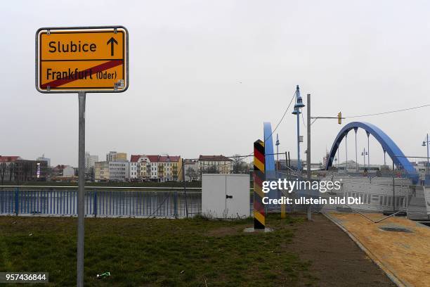 Die Oderbrücke in der Innenstadt verbindet Frankfurt mit der ehemaligen Dammvorstadt, dem heutigen polnischen Slubice Frankfurt