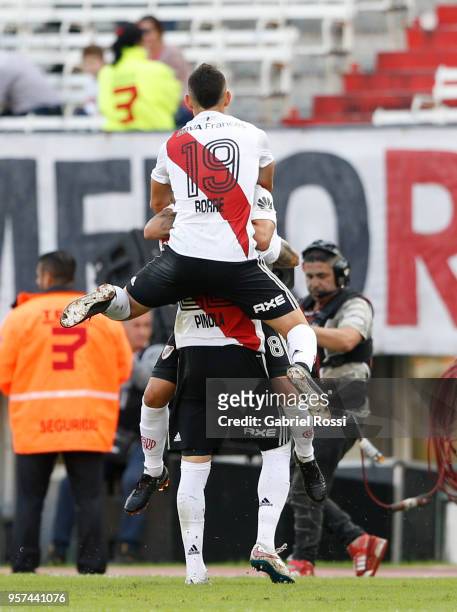 Javier Pinola of River Plate celebrates with teammates after scoring the first goal of his team during a match between River Plate and Estudiantes de...