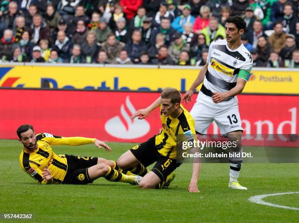 Sports, football, Bundesliga, 2016/2017, Borussia Moenchengladbach vs Borussia Dortmund 2:3, Stadium Borussia Park, scene of the match, f.l.t.r....