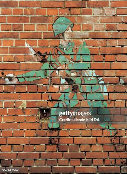 Ehemalige sowjetische Kaserne, Wurzen-Sachsen, nach Abzug der sowjetischen Truppen im Zuge der deutschen WiedervereiningungWandmalerei mit Soldaten...
