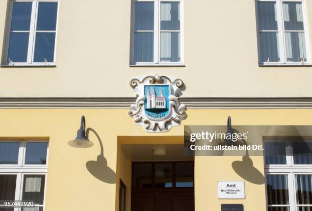 Bad Wilsnack, Rathaus, Eingang mit Stadtwappen