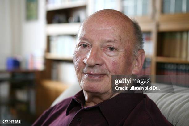 Prof. Fred Rosen 370 Ddr Architektur Stock Photos, High-Res Pictures, and Images - Getty ...