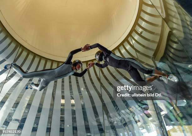 Skispringer Andreas Wellinger schwebt im Luftstrom waehrend der Sommervorbereitung der Deutschen Skispringer beim Bodyflying in der Jochen Schweizer...