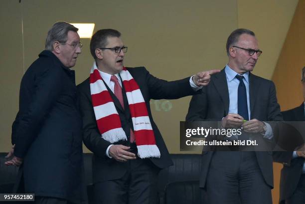 Porto - FC Bayern Muenchen Praesident Karl Hopfner, Finanzvorstand Jan-Christian Dreesen und Vorstandsvorsitzender Karl Heinz Rummenigge auf der...