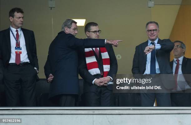 Porto - FC Bayern Muenchen FC Bayern Muenchen Vorstang nachdenklich; Stellvertretender Vorstand Andreas Jung, Praesident Karl Hopfner, Finanzvorstand...