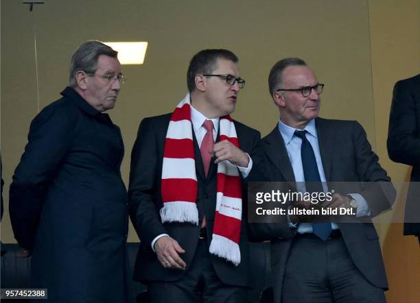 Porto - FC Bayern Muenchen Praesident Karl Hopfner, Finanzvorstand Jan-Christian Dreesen und Vorstandsvorsitzender Karl Heinz Rummenigge auf der...