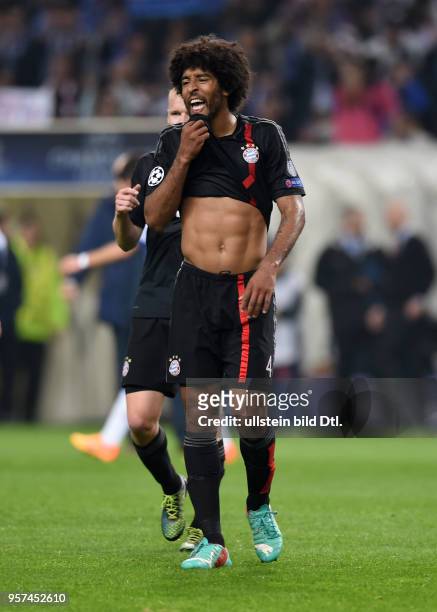 Porto - FC Bayern Muenchen Dante ist nach dem Abpfiff enttaeuscht