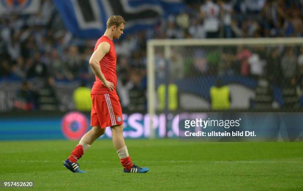 Porto - FC Bayern Muenchen Torwart Manuel Neuer ist nach dem Abpfiff enttaeuscht