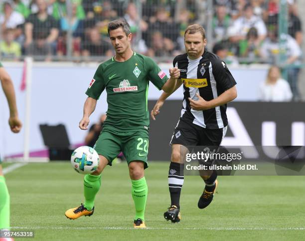 Fussball GER, 1. Bundesliga, Telekom Cup 2017, 1. Halbfinale, Borussia Moenchengladbach - SV Werder Bremen, Fin Bartels , li., gegen Tony Jantschke