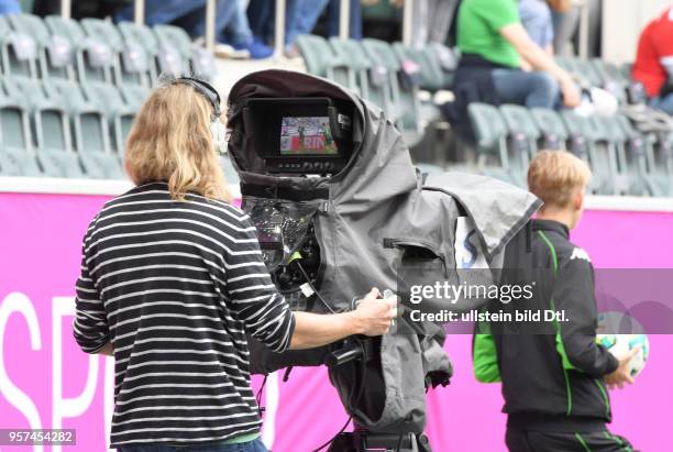 Fussball GER, 1. Bundesliga, Telekom Cup 2017, 1. Halbfinale, Borussia Moenchengladbach - SV Werder Bremen, TV Fernsehkamera