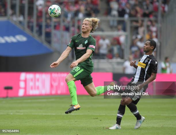 Fussball GER, 1. Bundesliga, Telekom Cup 2017, 1. Halbfinale, Borussia Moenchengladbach - SV Werder Bremen, Jesper Verlaat , li., gegen Raffael