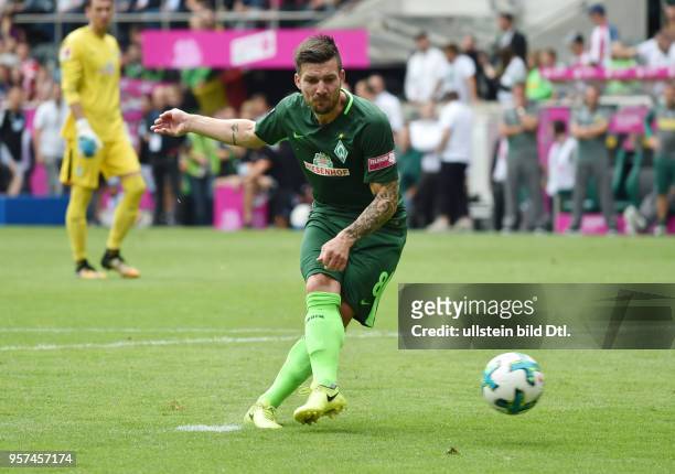 Fussball GER, 1. Bundesliga, Telekom Cup 2017, 1. Halbfinale, Borussia Moenchengladbach - SV Werder Bremen, Jerome Gondorf verwandelt einen Elfmeter