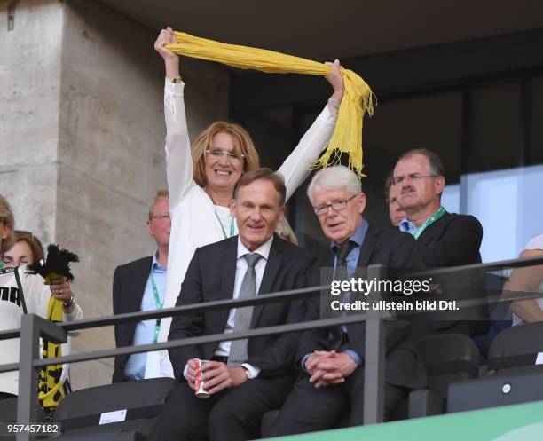 Fussball GER, DFB Pokal, Finale, Eintracht Frankfurt - Borussia Dortmund 1-2, Geschaeftsfuehrer Hans-Joachim Watzke, Hans Joachim Watzke, , li., und...