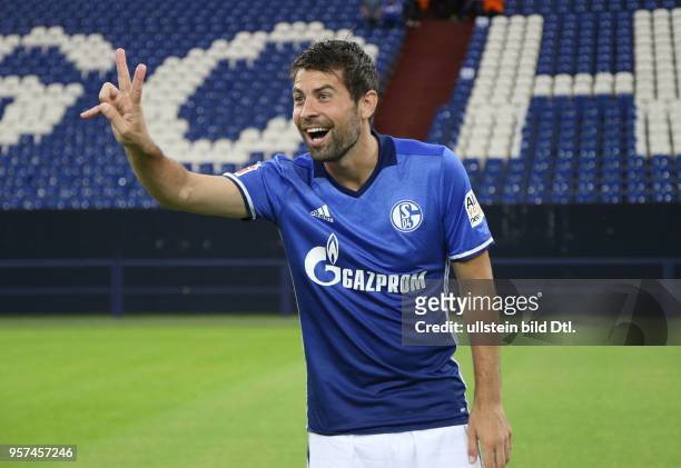 Fussball GER, 1. Bundesliga Saison 2017 2018, Offizieller Fototermin des FC Schalke 04, Bild Nr. 17127-66 Coke