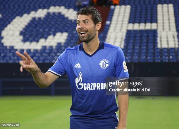 Fussball GER, 1. Bundesliga Saison 2017 2018, Offizieller Fototermin des FC Schalke 04, Bild Nr. 17127-66 Coke