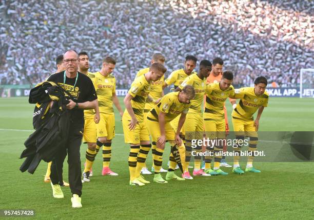 Fussball GER, DFB Pokal, Finale, Eintracht Frankfurt - Borussia Dortmund 1-2, Die BVB Mannschaft stellt sich zum offiziellen Mannschaftsfoto,...