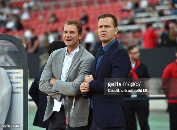 Fussball Nationalmannschaft 2017, WM Qualifikationsspiel, Deutschland - San Marino 7-0, Fussball Experte Jens Lehmann, li., und Teammanager Oliver...