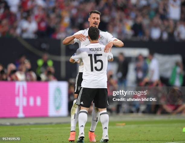 Fussball Nationalmannschaft 2017, WM Qualifikationsspiel, Deutschland - San Marino 7-0, Jubel Sandro Wagner , li., und Amin Younes