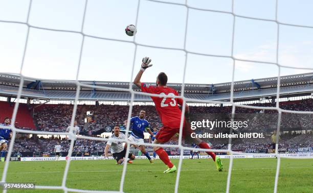 Fussball Nationalmannschaft 2017, WM Qualifikationsspiel, Deutschland - San Marino, Sandro Wagner , li., erzielt mit einem Kopfball das Tor zum 2-0