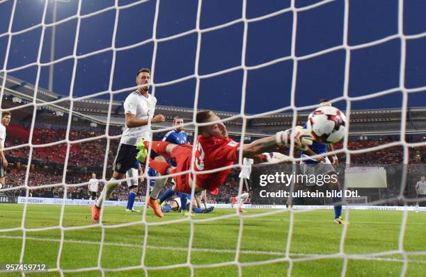 Fussball Nationalmannschaft 2017, WM Qualifikationsspiel, Deutschland - San Marino 7-0, Shkodran Mustafi , hinten verd., erzielt das Tor zum 5-0,...