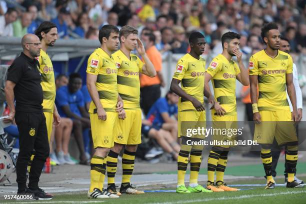 Fussball GER, 1. Bundesliga, Saison 2017 2018, Testspiel, VfL Bochum - Borussia Dortmund 2-2, Spielerwechsel, v.li., Trainer Peter Bosz , Neven...