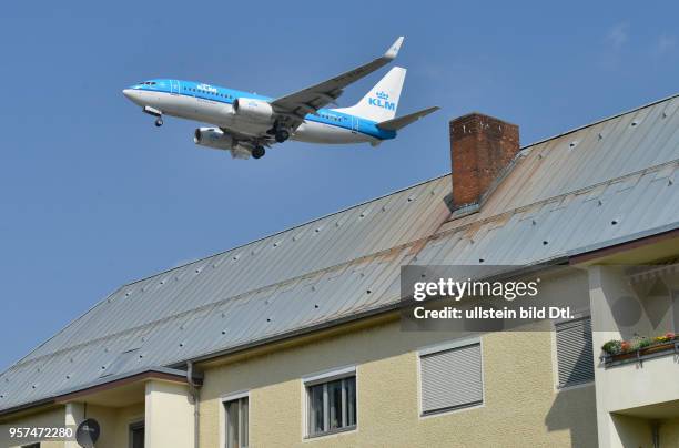 Flugzeug, Landeanflug, Meteorstrasse, Tegel, Reinickendorf, Berlin, Deutschland