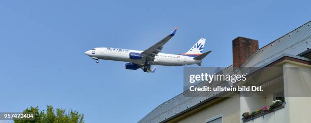 Flugzeug, Landeanflug, Meteorstrasse, Tegel, Reinickendorf, Berlin, Deutschland