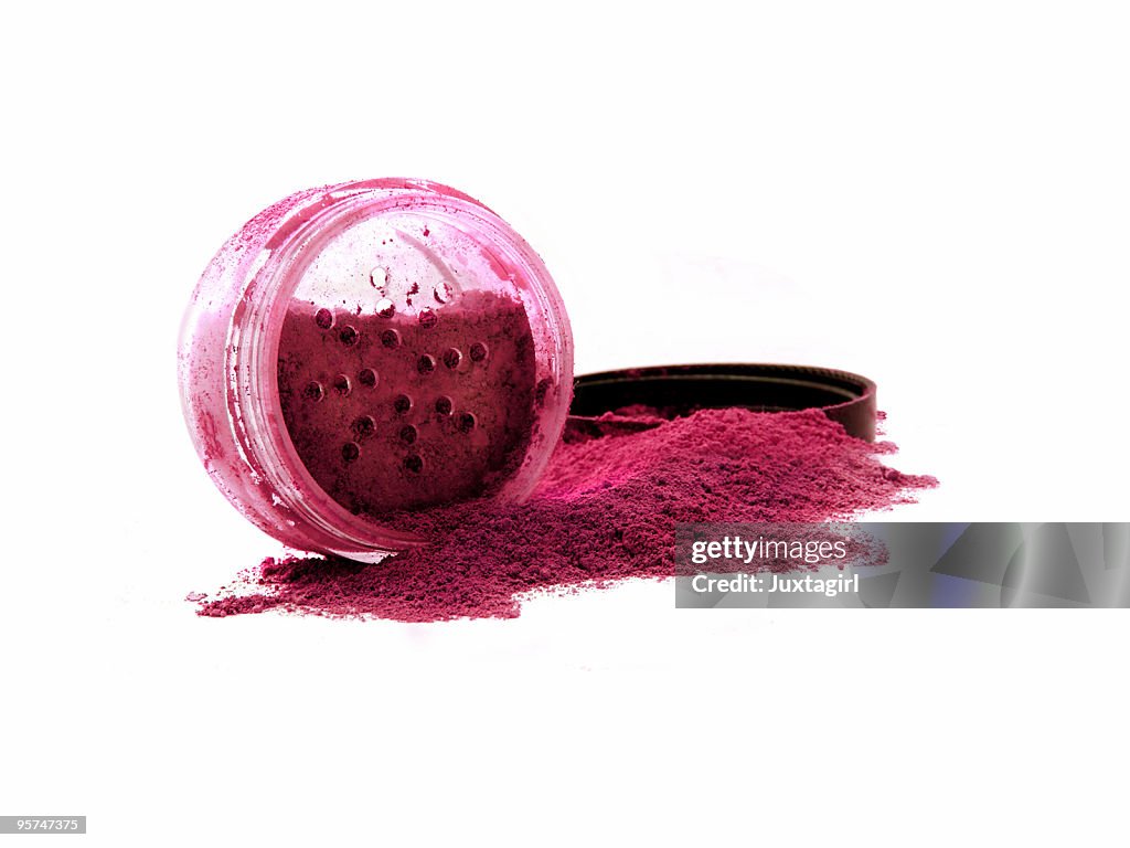 Vibrant red mineral make-up