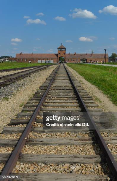 Gleise, Torhaus, Konzentrationslager, Auschwitz-Birkenau, Auschwitz, Polen